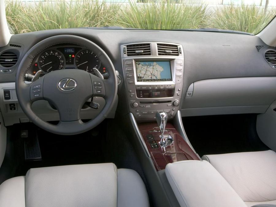  Lexus IS350 2005 года  (фото 45 из 82)